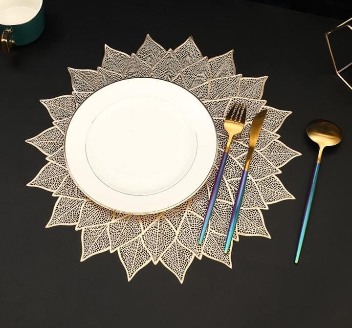 2/4/6 PVC Leaf Shape Placemats for Dining Table Set Tropical Leaves Vinyl Indoor Outdoor Heat Resistant Table Mats for Kitchen Patio Farmhouse Holiday Wedding Centerpiece, 14.96 Inches