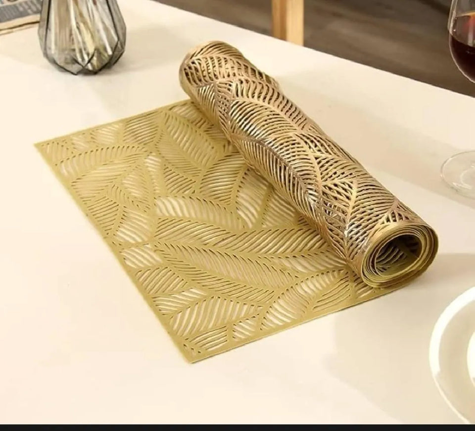 2/4/6 PVC Leaf Shape Round Placemats for Dining Table Set Tropical Leaves Vinyl Indoor Outdoor Heat Resistant Table Mats for Kitchen Patio Farmhouse Holiday Wedding Centerpiece, 14.96 Inches