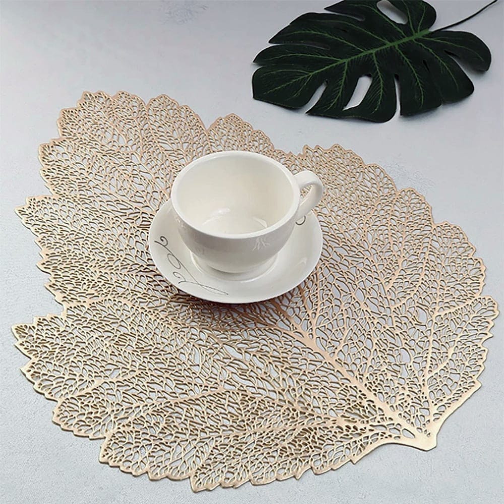 2/4/6 Vinyl Polyvinyl Chloride Leaf Shape Design Placemats for Dining Table Set Tropical Leaves Vinyl Indoor Outdoor Heat Resistant Table Mats for Kitchen Patio Farmhouse Holiday Wedding Centerpiece,