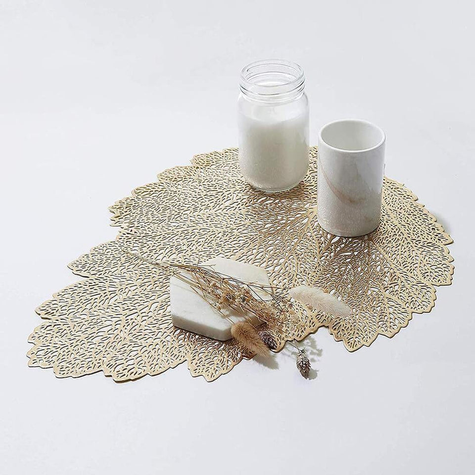 2/4/6 Vinyl Polyvinyl Chloride Leaf Shape Design Placemats for Dining Table Set Tropical Leaves Vinyl Indoor Outdoor Heat Resistant Table Mats for Kitchen Patio Farmhouse Holiday Wedding Centerpiece,