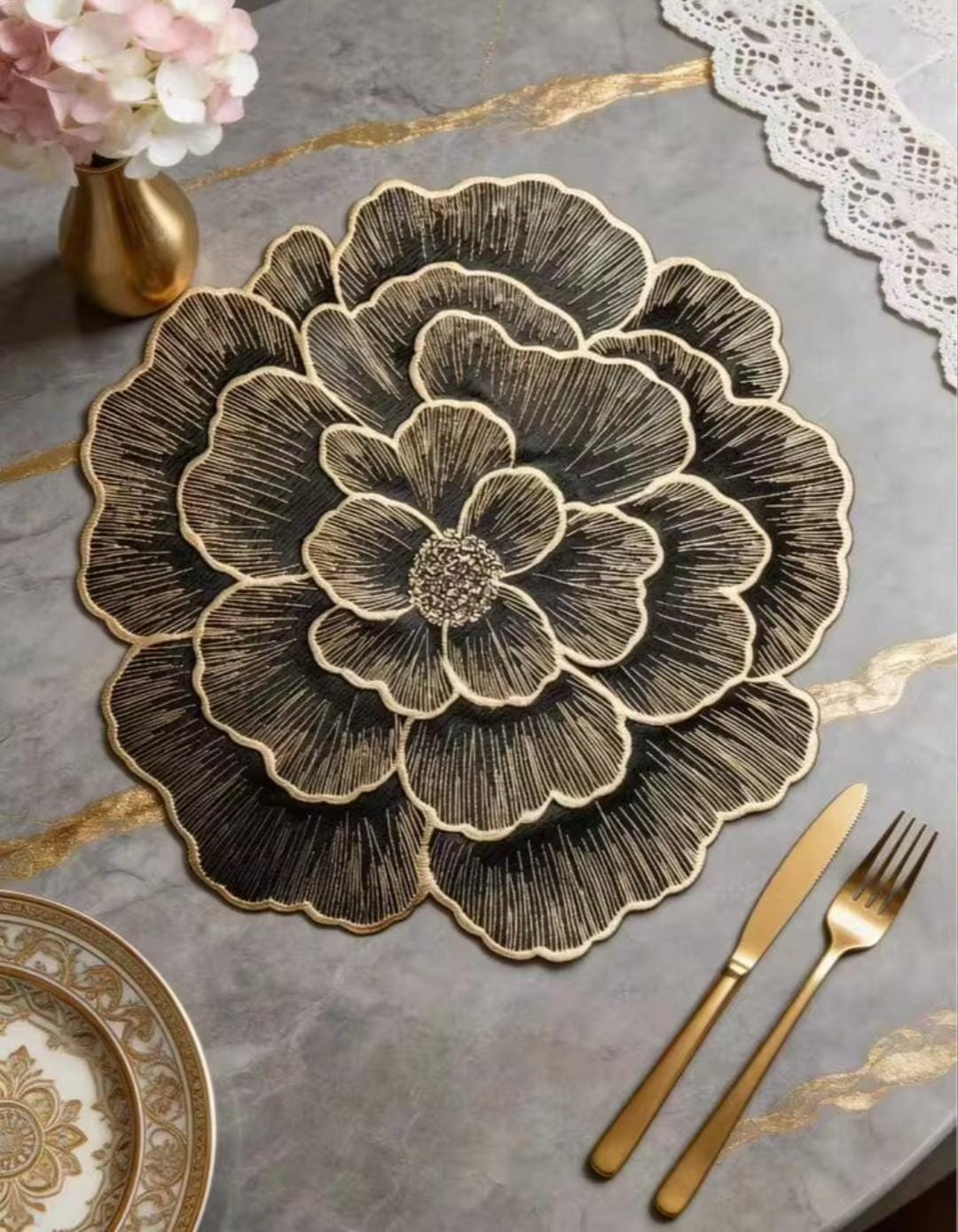 2/4/6/8 Set Black Gold Round  Pressed Vinyl Metallic Flower Table Mats HZ BEDDING
