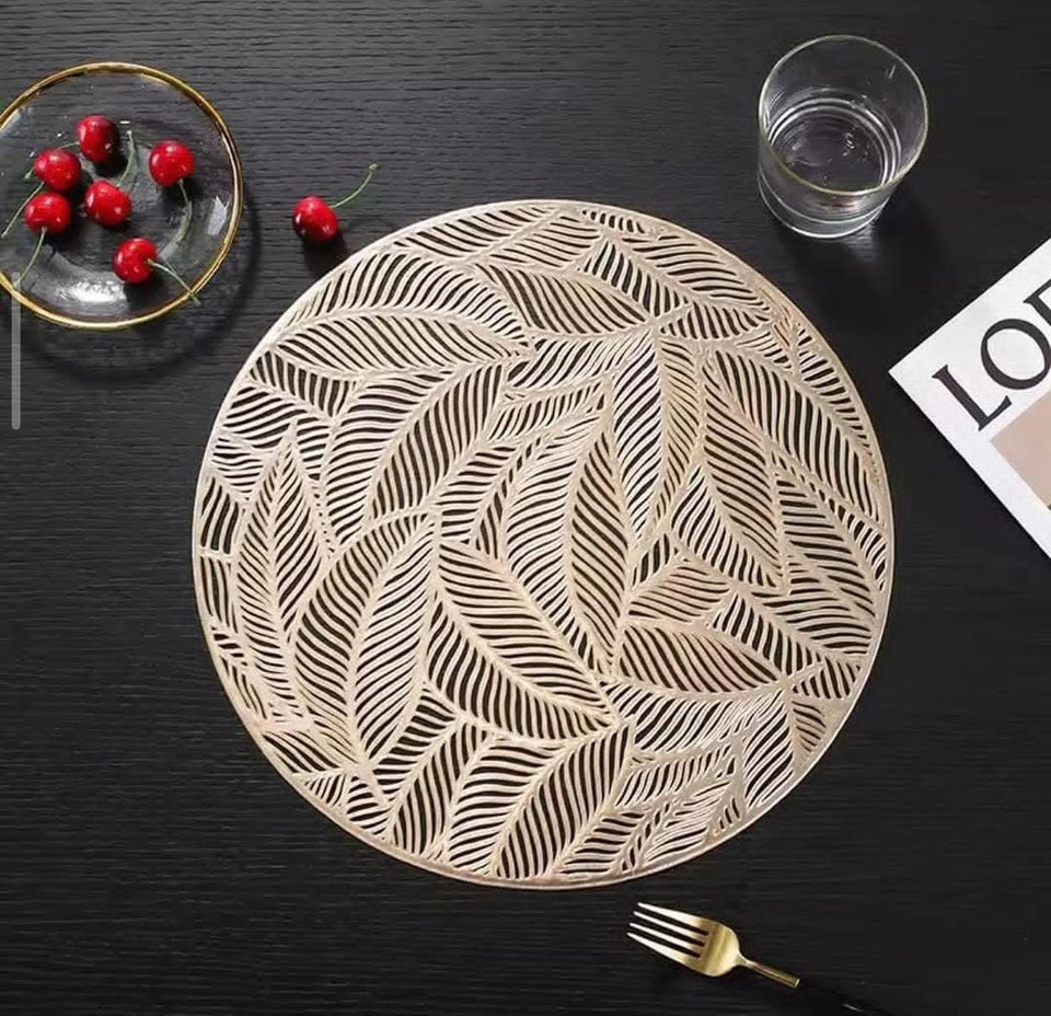 2/4/6 PVC Leaf Shape Round Placemats for Dining Table Set Tropical Leaves Vinyl Indoor Outdoor Heat Resistant Table Mats for Kitchen Patio Farmhouse Holiday Wedding Centerpiece, 14.96 Inches