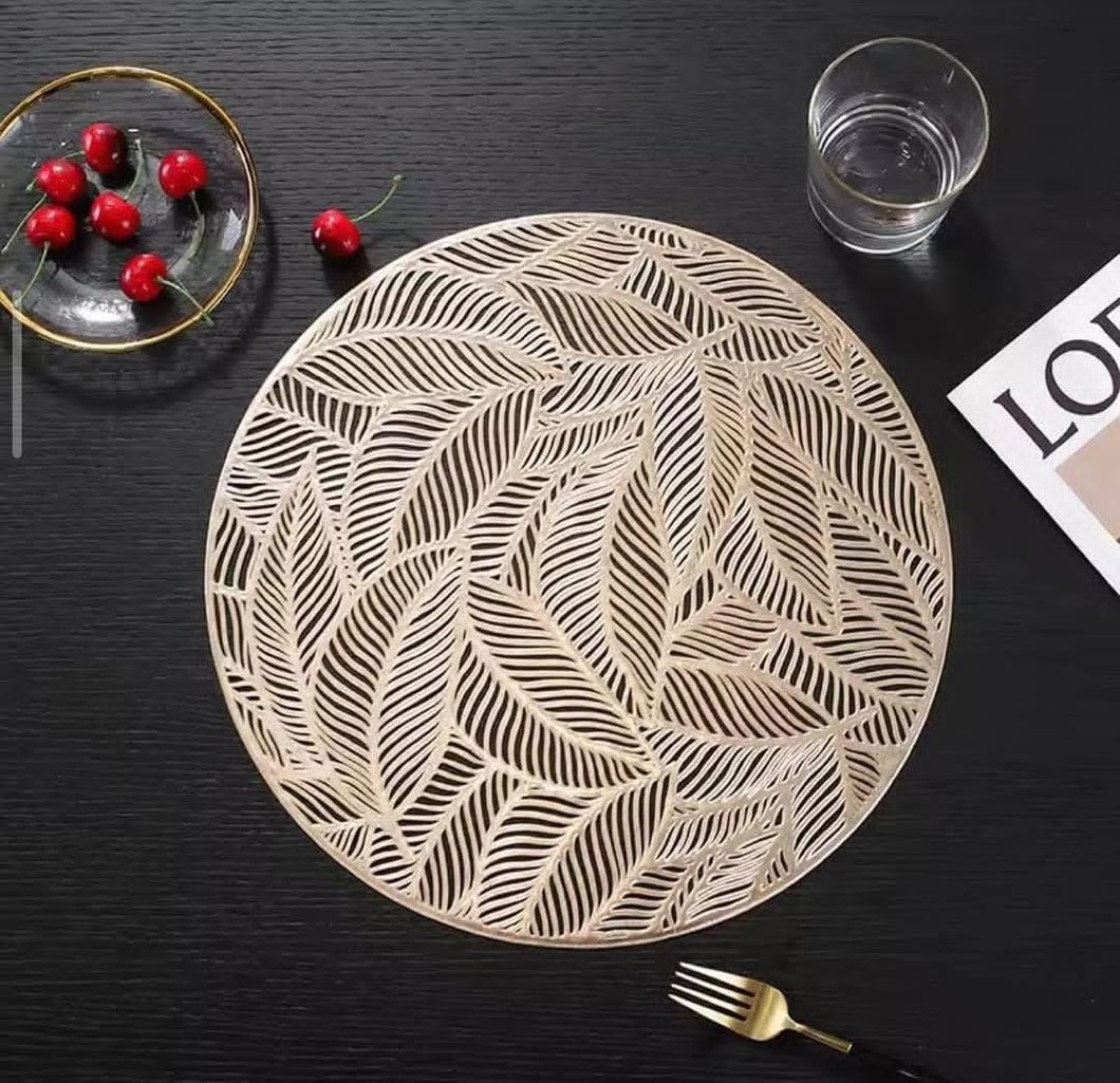 2/4/6 PVC Leaf Shape Round Placemats for Dining Table Set Tropical Leaves Vinyl Indoor Outdoor Heat Resistant Table Mats for Kitchen Patio Farmhouse Holiday Wedding Centerpiece, 14.96 Inches