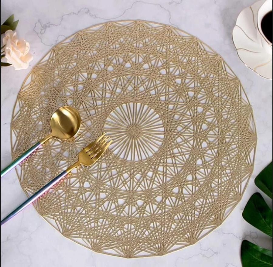 2/4/6 Vinyl New Shape Placemats for Dining Table Set Tropical Leaves Vinyl Indoor Outdoor Heat Resistant Table Mats for Kitchen Patio Farmhouse Holiday Wedding Centerpiece, 14.96 Inches