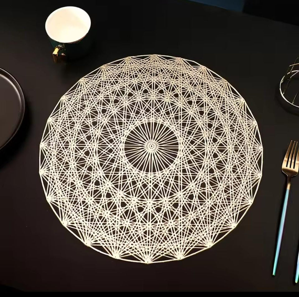 2/4/6 Vinyl New Shape Placemats for Dining Table Set Tropical Leaves Vinyl Indoor Outdoor Heat Resistant Table Mats for Kitchen Patio Farmhouse Holiday Wedding Centerpiece, 14.96 Inches