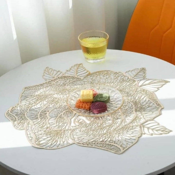 2/4/6 Vinyl Rose Design Placemats for Dining Table Set Tropical Leaves Vinyl Indoor Outdoor Heat Resistant Table Mats for Kitchen Patio Farmhouse Holiday Wedding Centerpiece, 40x41cm