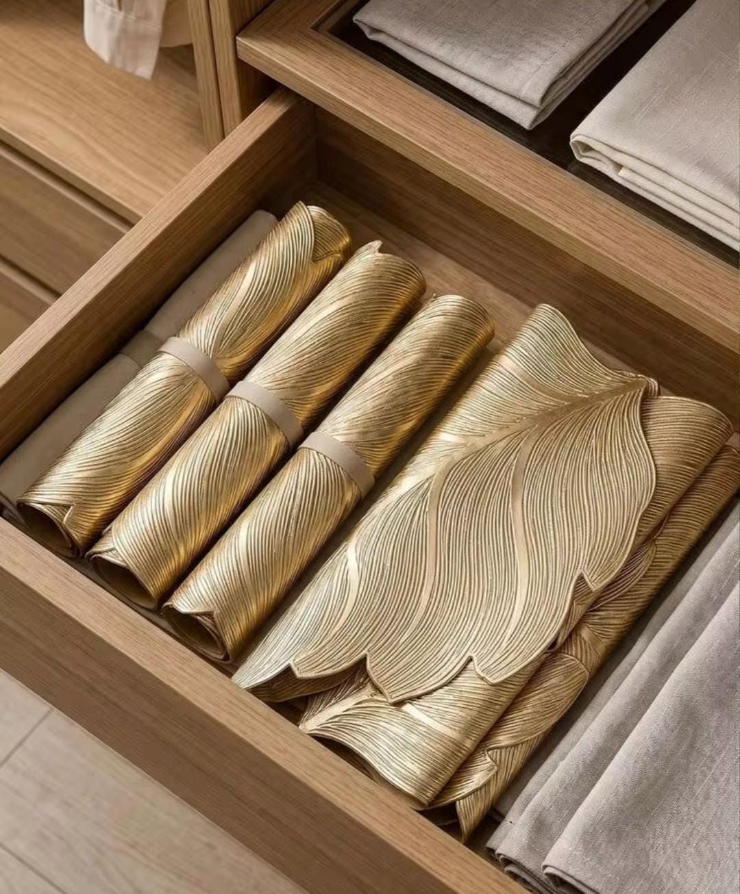 2/4/6/8 Set Decorative Leaf Gold Round Vinyl Metallic Leaf Table Mats With Runner HZ BEDDING