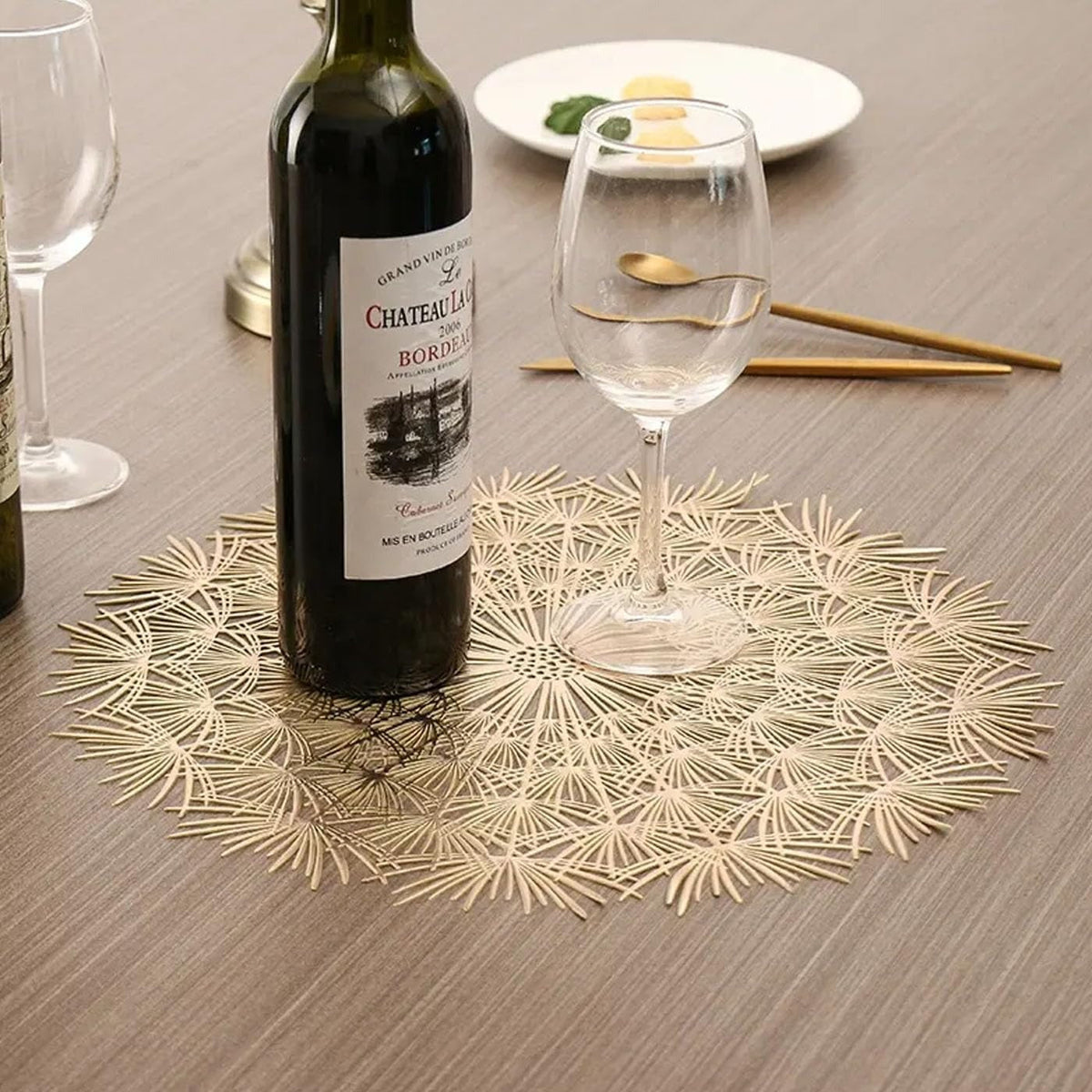 2/4/6/8 Set TIED RIBBONS Golden Vinyl Metallic Flower Table Mats HZ BEDDING